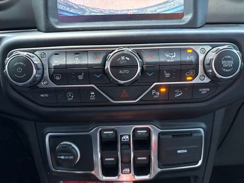 Used 2019 Jeep Wrangler Unlimited Rubicon AWD/4WD image 15