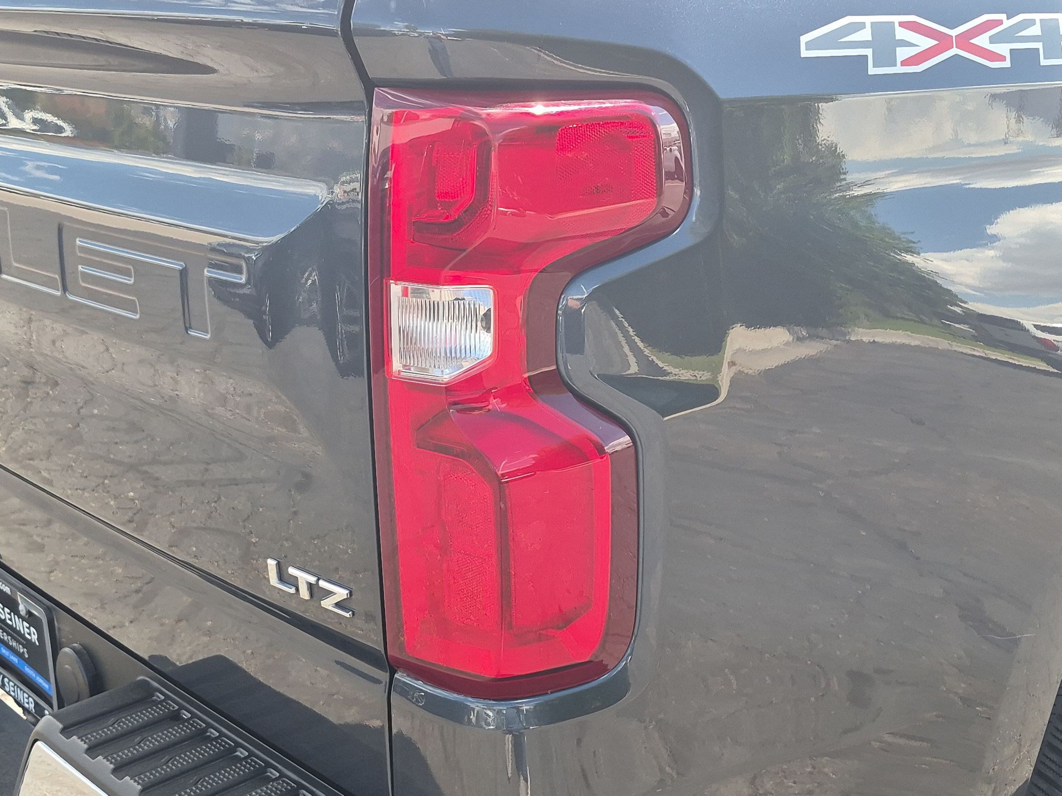 Certified 2021 Chevrolet Silverado 1500 LTZ w/ LTZ Premium Package AWD/4WD image 13