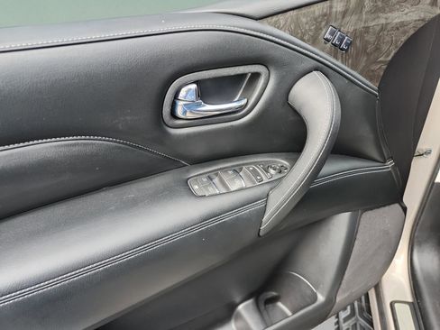 Used 2021 INFINITI QX80 Luxe image 17