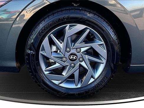 Used 2024 Hyundai Elantra SEL image 33