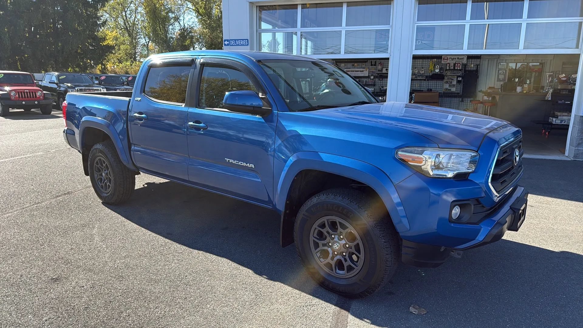 Used 2017 Toyota Tacoma SR5 w/ Tow Package AWD/4WD image 13