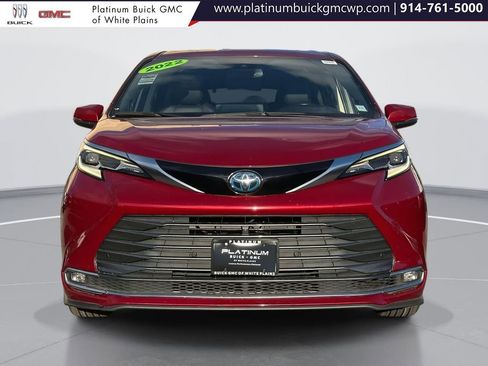 Used 2022 Toyota Sienna Platinum image 9