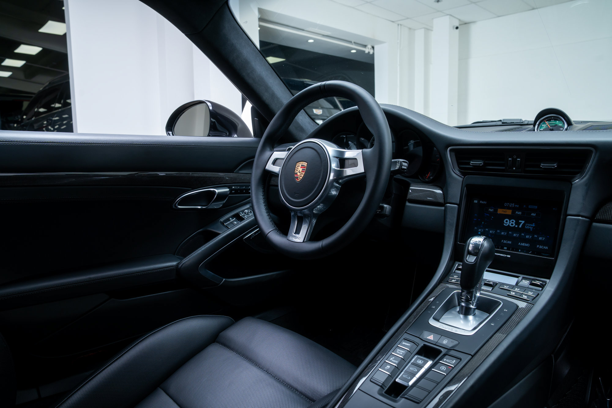 Used 2014 Porsche 911 Turbo S AWD/4WD image 10