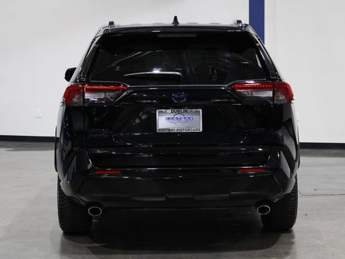 Used 2022 Toyota RAV4 SE w/ Weather & Moonroof Package AWD/4WD image 15