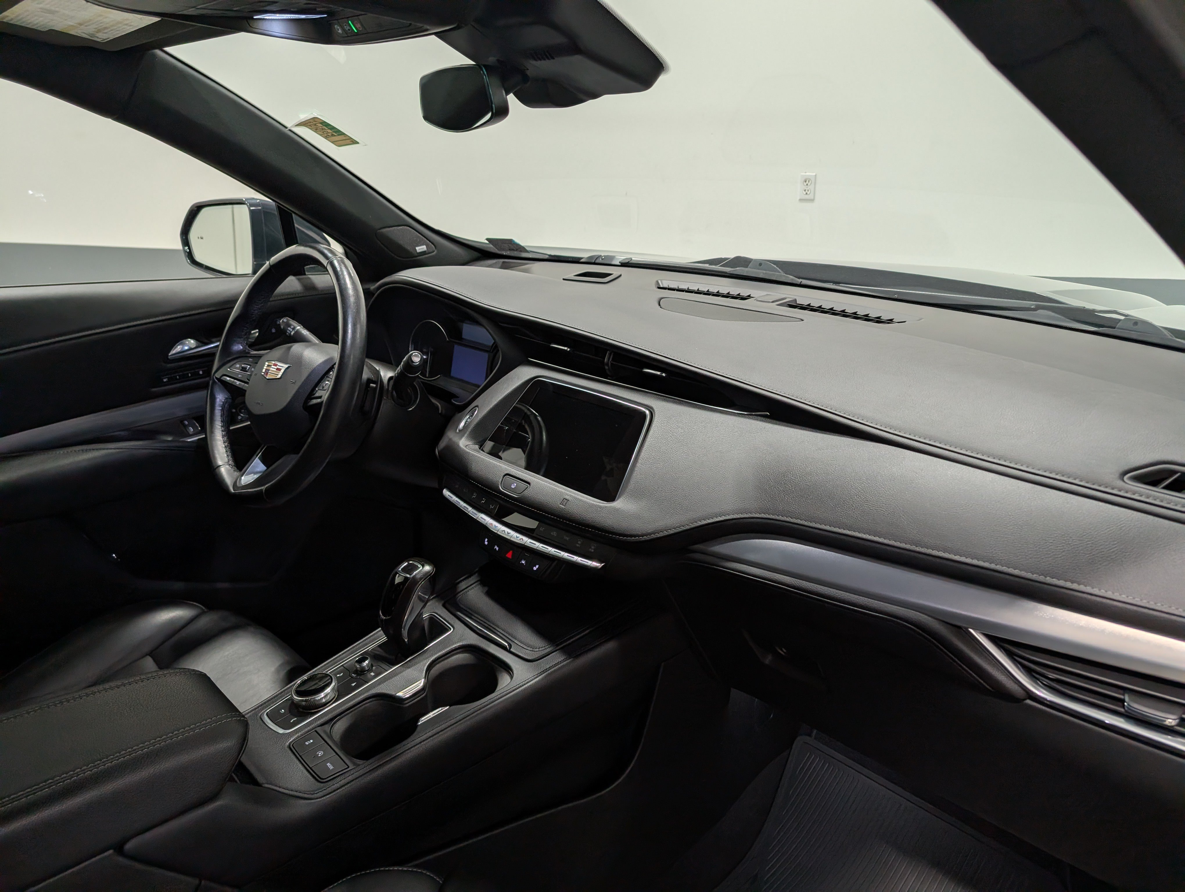 Used 2019 Cadillac XT4 Premium Luxury w/ Cold Weather Package AWD/4WD image 17