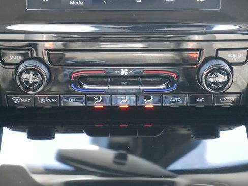 Used 2024 Jeep Grand Cherokee L Laredo image 21