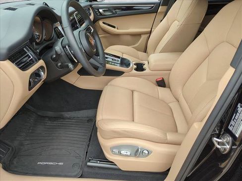 Used 2025 Porsche Macan AWD/4WD image 12