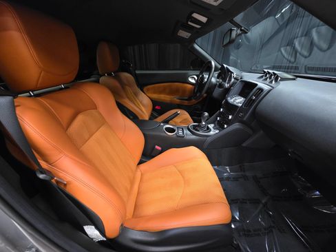 Used 2009 Nissan 370Z Touring w/ Sport Pkg RWD image 33