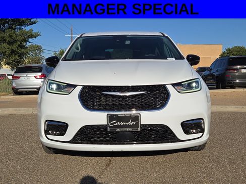 Used 2024 Chrysler Pacifica Touring-L FWD image 10