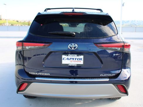 New 2026 Toyota Highlander Platinum AWD/4WD image 4