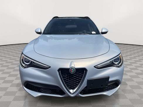 Used 2023 Alfa Romeo Stelvio Ti AWD/4WD image 3