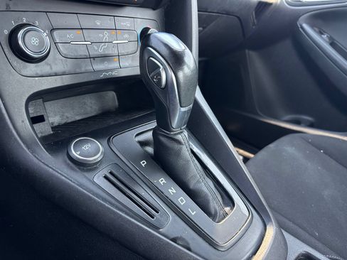 Used 2015 Ford Focus SE w/ Reverse Sensing Package FWD image 9
