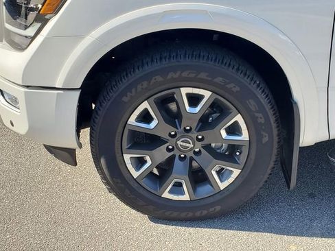 Used 2024 Nissan Titan Platinum Reserve w/ Moonroof Package image 9