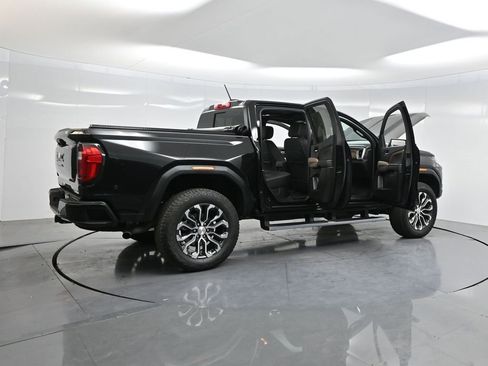Used 2024 GMC Canyon Denali image 4