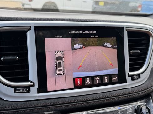 New 2026 Chrysler Pacifica Pinnacle w/ Trailer Tow Group FWD image 24