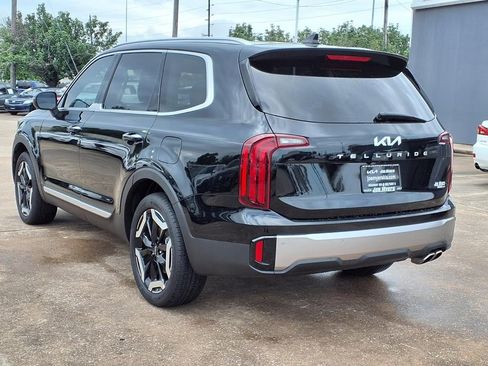 Certified 2025 Kia Telluride S FWD image 2