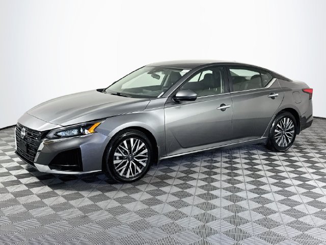 Used 2023 Nissan Altima 2.5 SV FWD image 4
