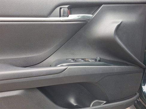 Used 2020 Toyota Camry LE image 12