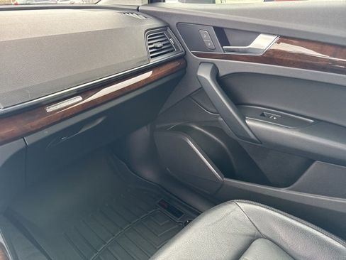 Used 2020 Audi Q5 2.0T Premium w/ Convenience Package image 32