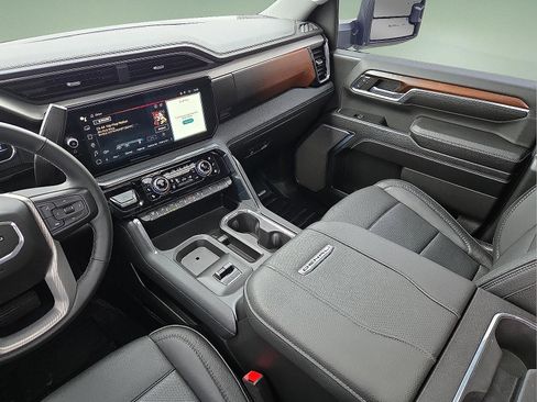 Used 2024 GMC Sierra 3500 Denali w/ Technology Package image 12