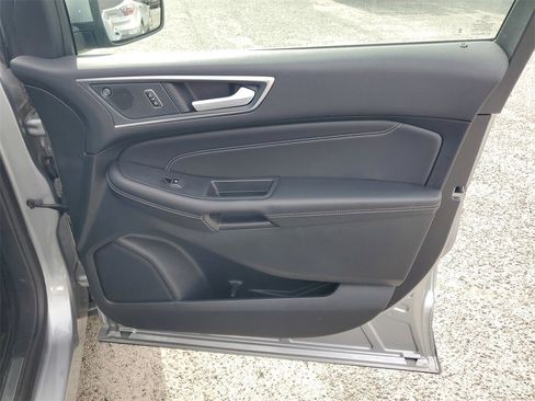 Used 2024 Ford Edge Titanium image 38