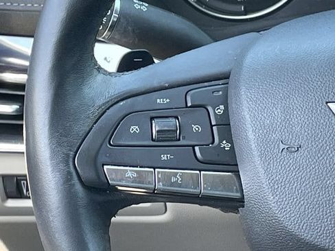 Used 2023 Cadillac XT4 Luxury w/ Cold Weather Package FWD image 13