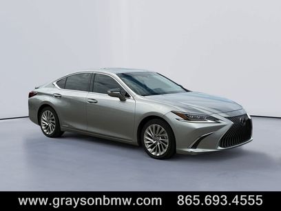 Used 2020 Lexus ES 300h Ultra Luxury w/ Accessory Package 2