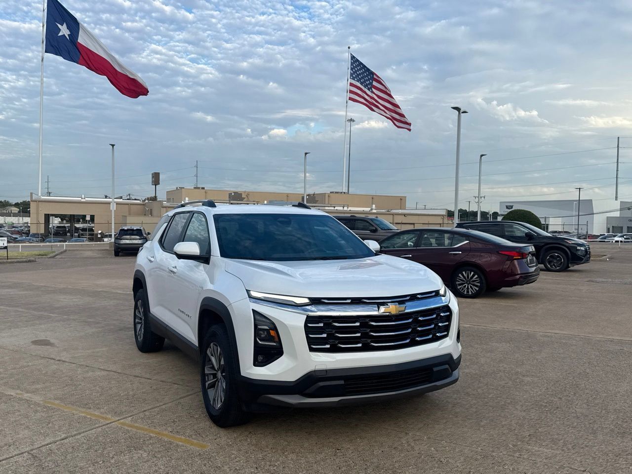 Used 2025 Chevrolet Equinox LT w/ Convenience Package II FWD image 2