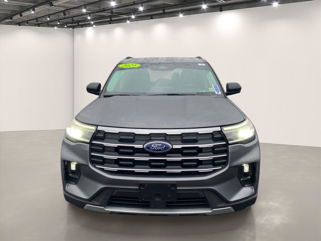 Used 2025 Ford Explorer Active w/ Active Comfort Package AWD/4WD image 2