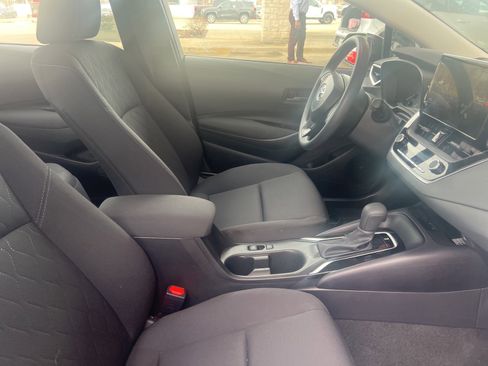 Used 2025 Toyota Corolla LE image 12