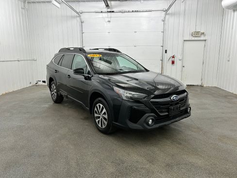 Used 2023 Subaru Outback Premium AWD/4WD image 2