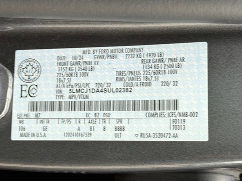 Used 2025 Lincoln Corsair AWD w/ Equipment Group 101A image 34