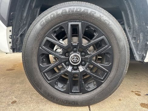 Used 2024 Toyota Tundra Limited AWD/4WD image 8
