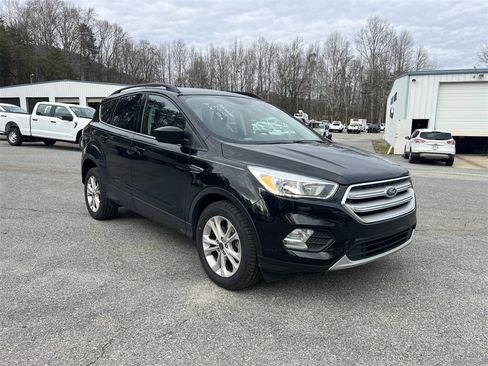 Used 2018 Ford Escape SE image 3