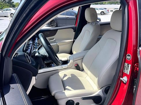 Used 2022 Mercedes-Benz GLB 250 4MATIC w/ Premium Package Lite image 8