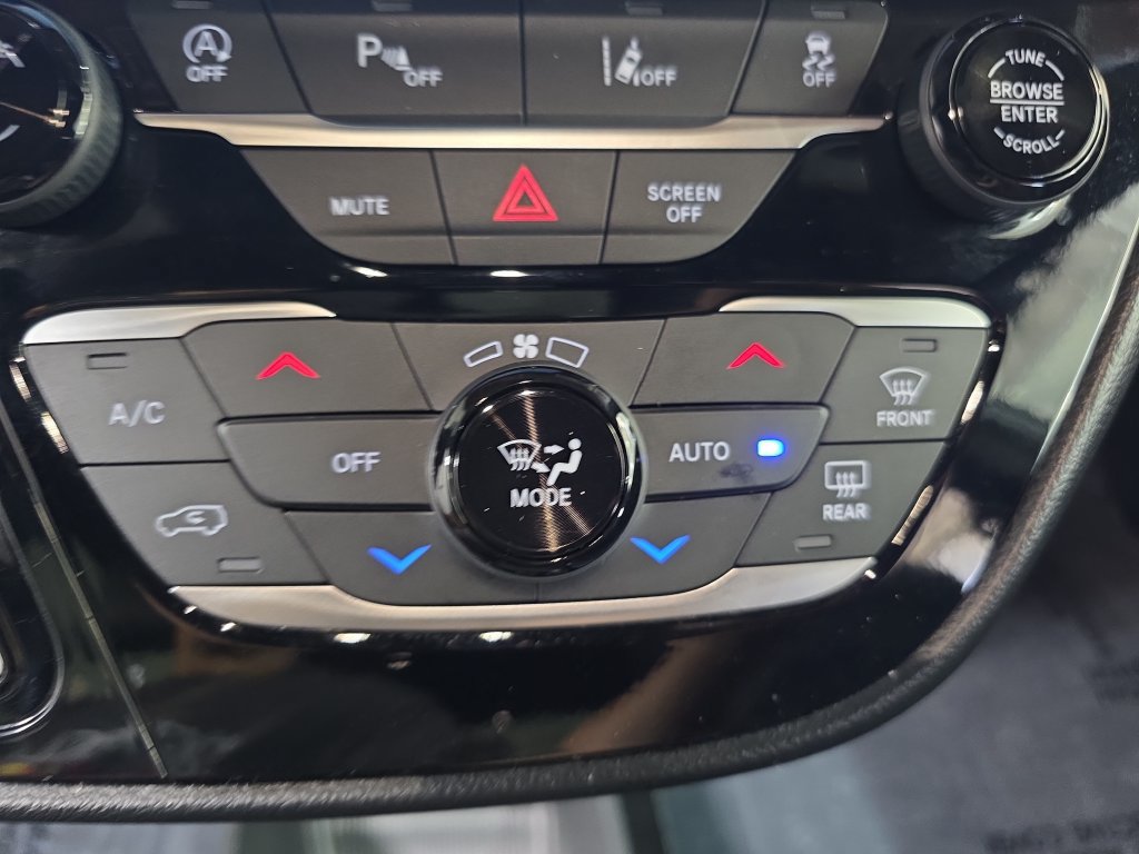 Used 2025 Chrysler Pacifica Select FWD image 26