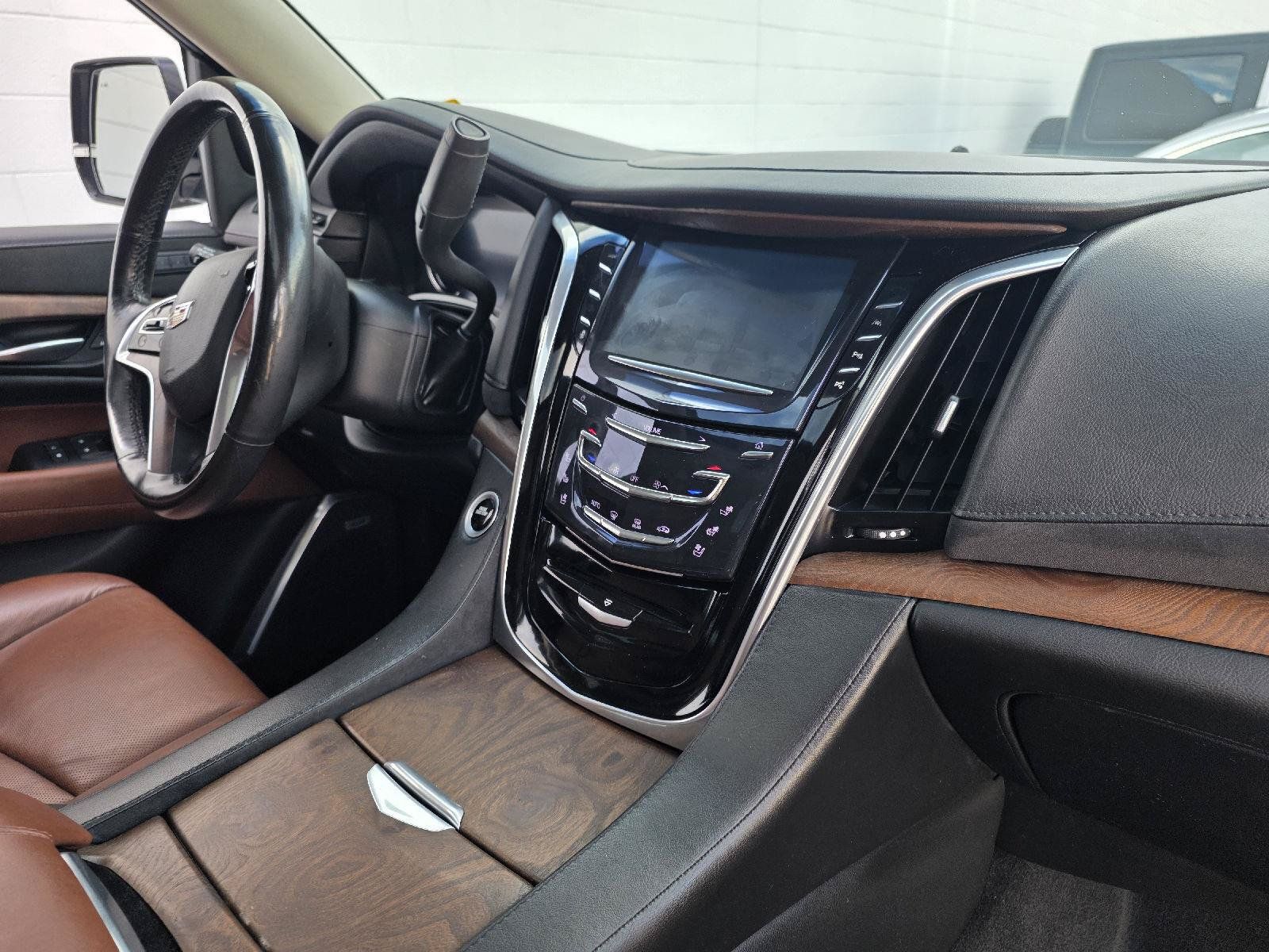Used 2019 Cadillac Escalade Premium Luxury w/ LPO, Radiant Package AWD/4WD image 21
