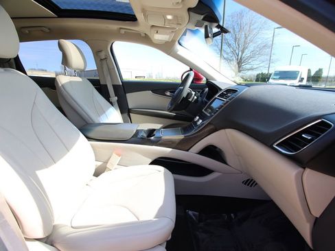 Used 2019 Lincoln Nautilus Reserve image 8