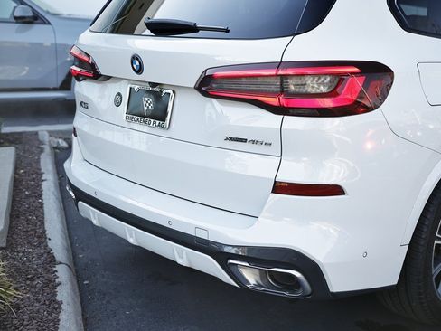 Used 2023 BMW X5 xDrive45e w/ M Sport Package image 9