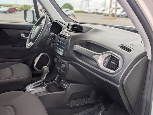 Used 2019 Jeep Renegade Latitude FWD image 37