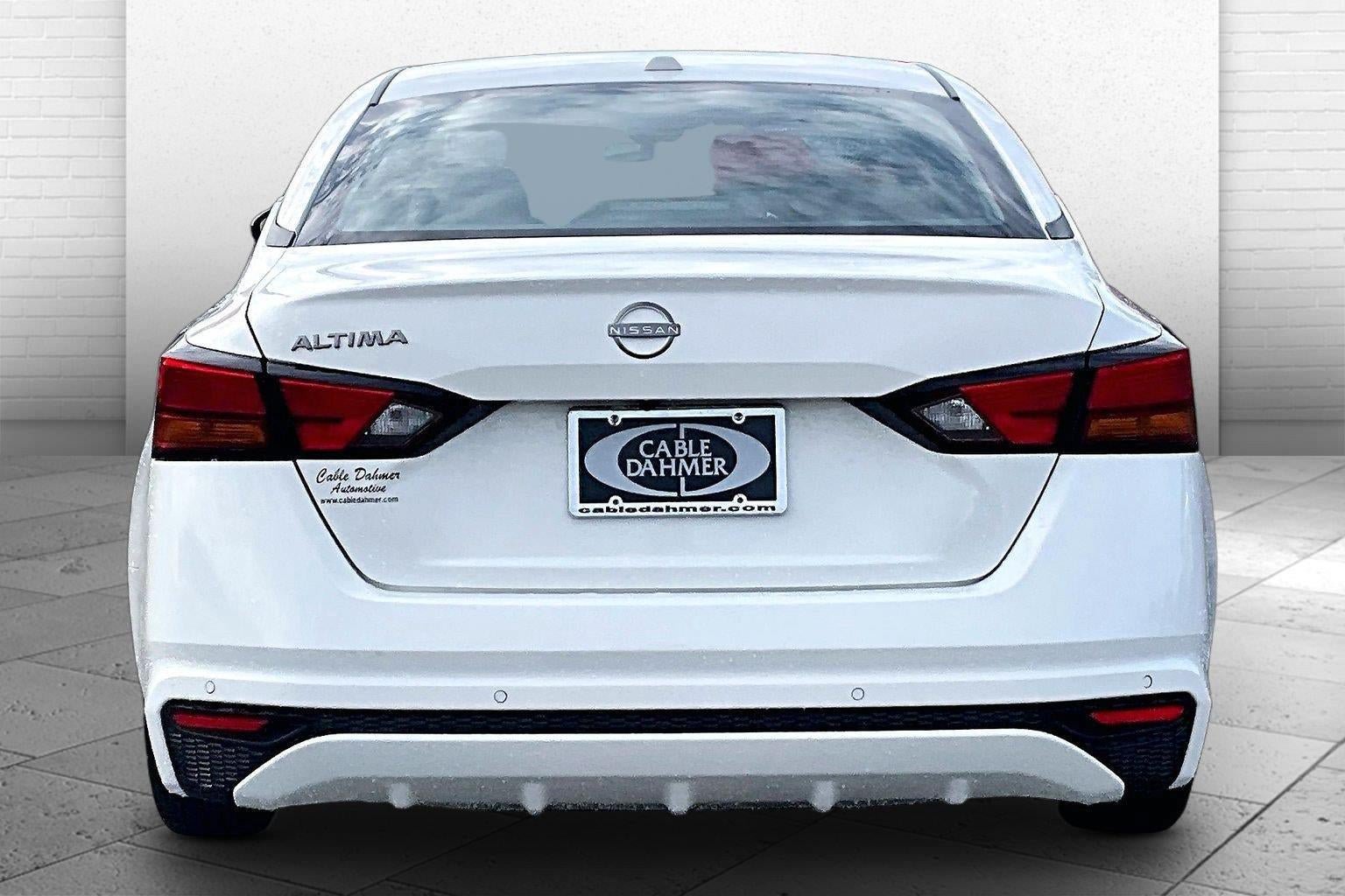 Used 2025 Nissan Altima 2.5 SV FWD image 3