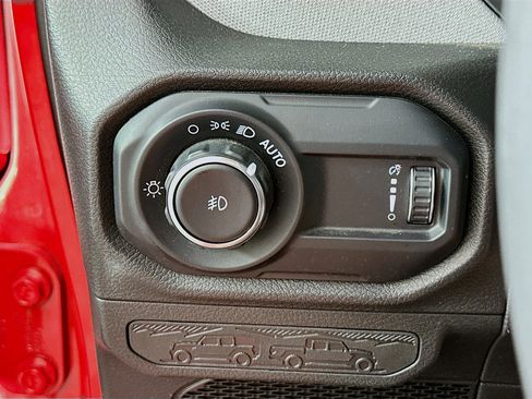 Used 2025 Jeep Wrangler Sport S image 16