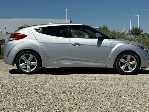 Used 2015 Hyundai Veloster FWD image 9