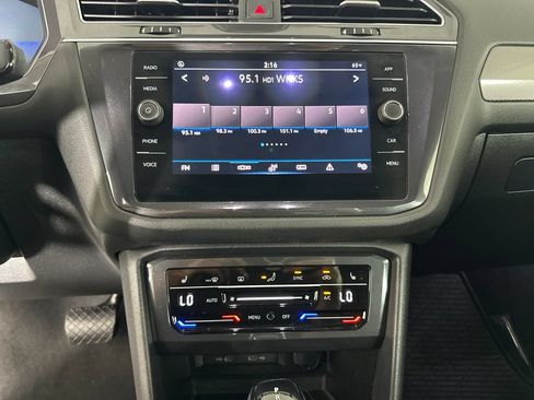 Used 2022 Volkswagen Tiguan SE w/ Panoramic Sunroof Package AWD/4WD image 14
