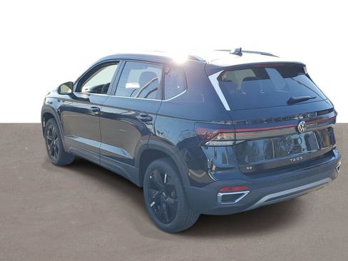 New 2026 Volkswagen Taos SE FWD image 3
