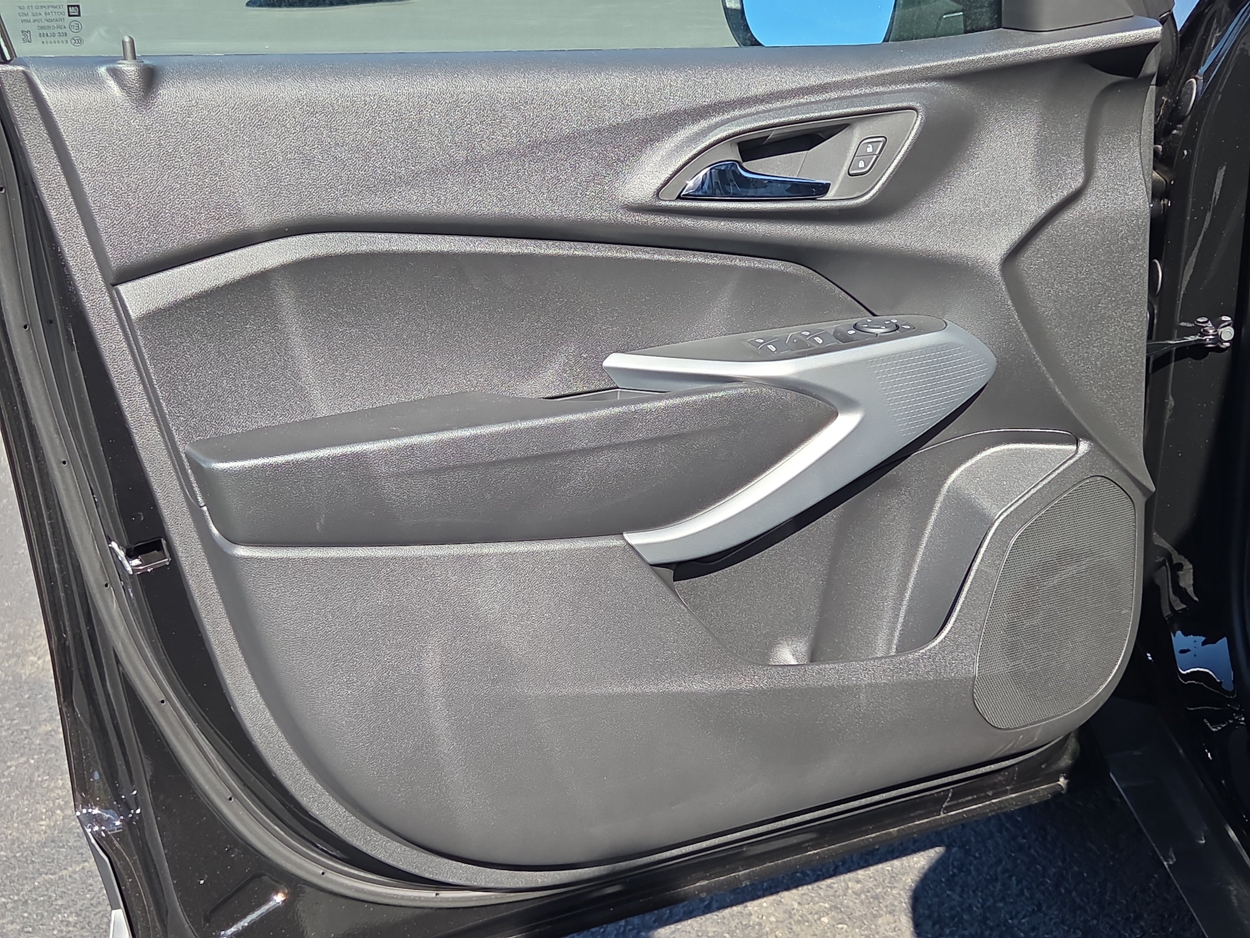 Used 2026 Chevrolet Trax RS w/ Sunroof Package FWD image 8