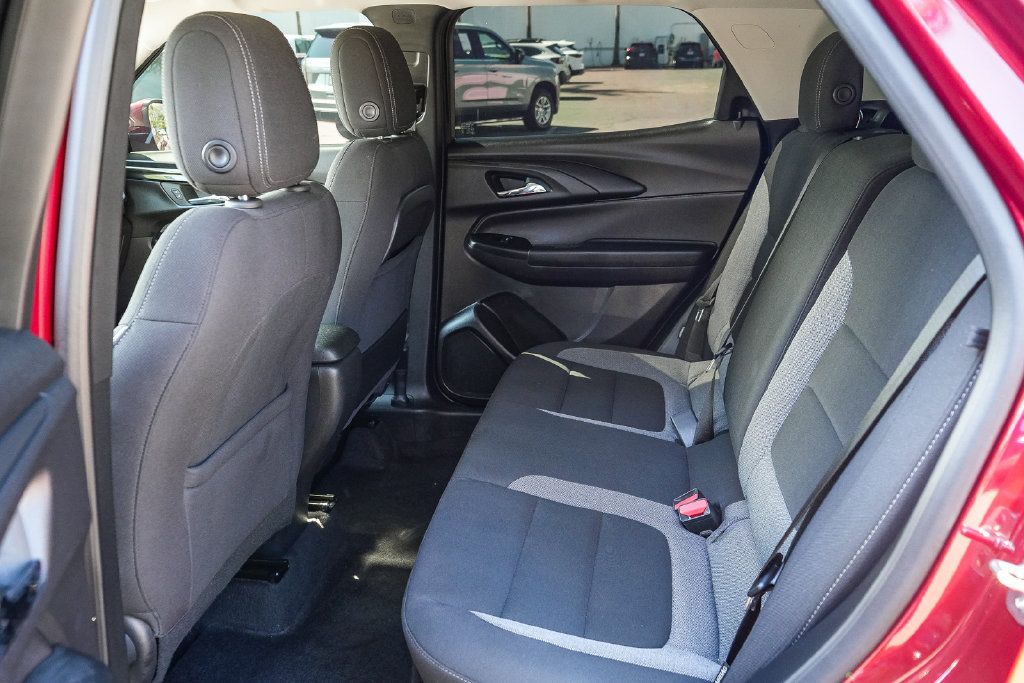 Used 2025 Chevrolet TrailBlazer LT FWD image 17