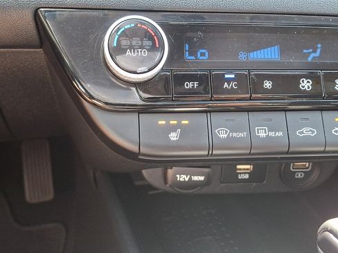 Used 2022 Hyundai Elantra Limited w/ Preferred Accessory Package FWD image 26