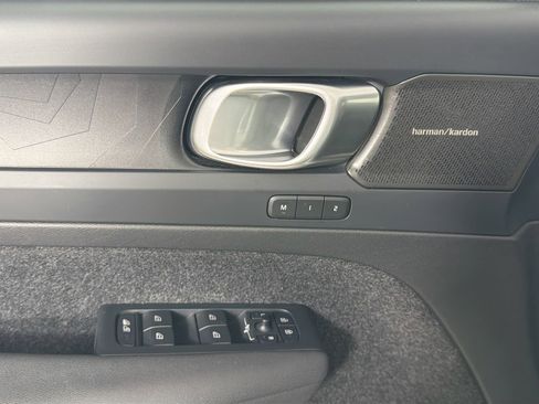 Certified 2023 Volvo C40 P8 Recharge Ultimate w/ Protection Package Premier AWD/4WD image 18