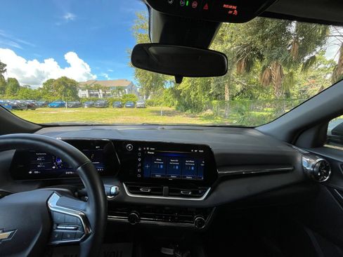 Used 2025 Chevrolet Equinox LT FWD image 28